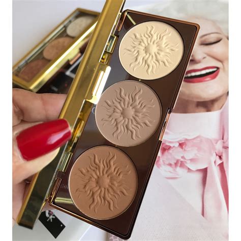 contour palette for bronzing.